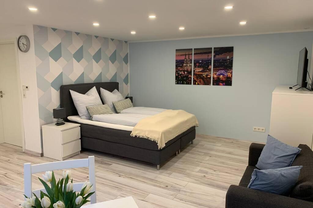 Modern Business Apartment: Central Bonn with Parking Exterior photo